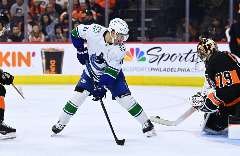 Canucks recall forward Nils Hoglander